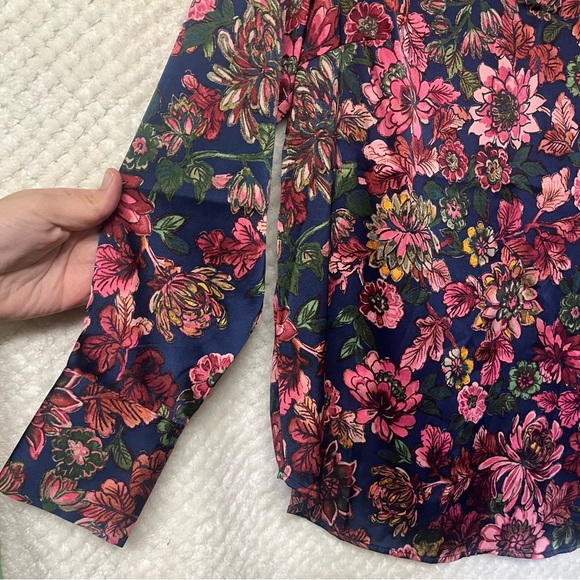 Talbots Soft Satin Charmeuse Top Stunning Floral Split Neck Long Cuffed Sleeve - Picture 7 of 10